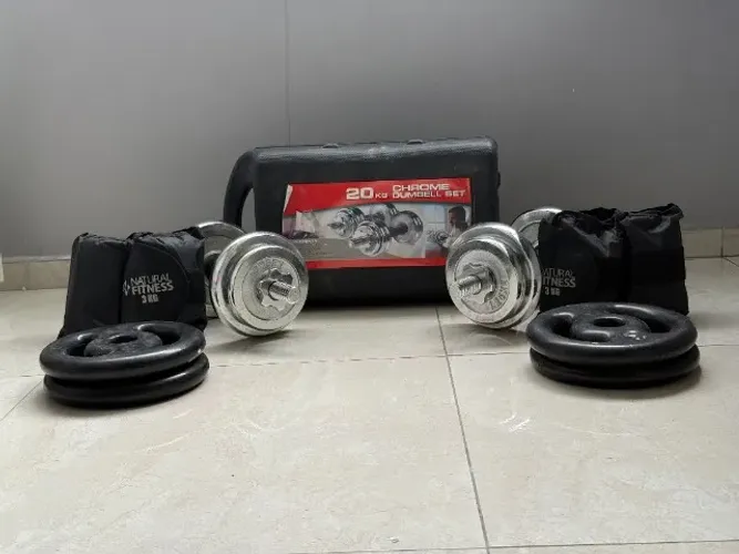 Kit Treino em Casa Completo: Maleta Halteres Cromados 20kg + 4 Anilhas + Par Caneleiras 3k