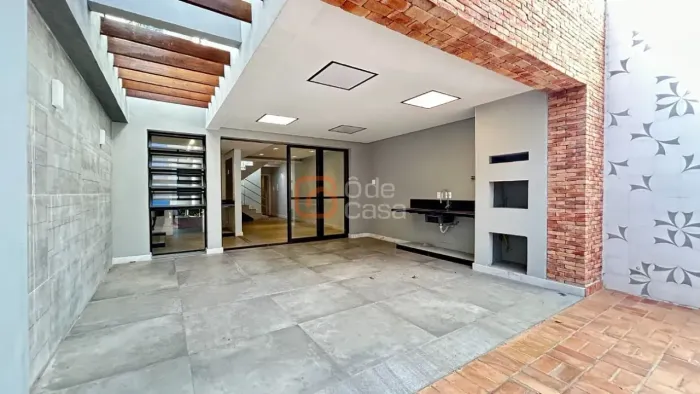 Casa com 4 quartos e 2 suítes à venda no Condomínio Granja Verde