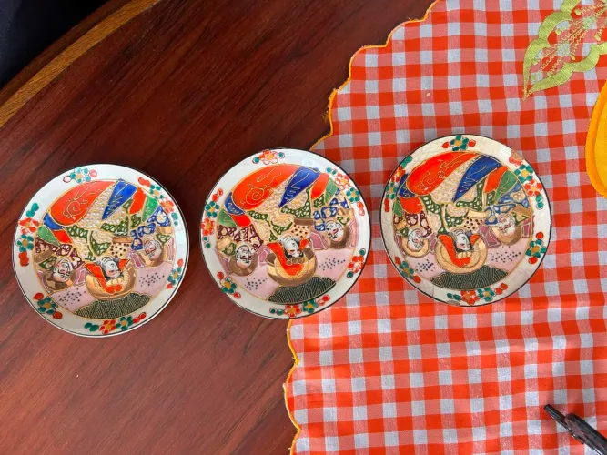 Trio de Pratinhos Japoneses Antigos Porcelana Satsuma Ouro 10,5cm