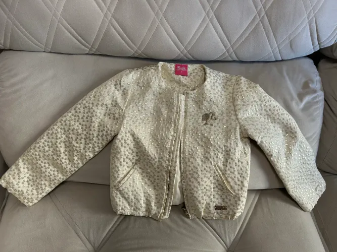 Jaqueta dourada infantil C&A Barbie tamanho 6