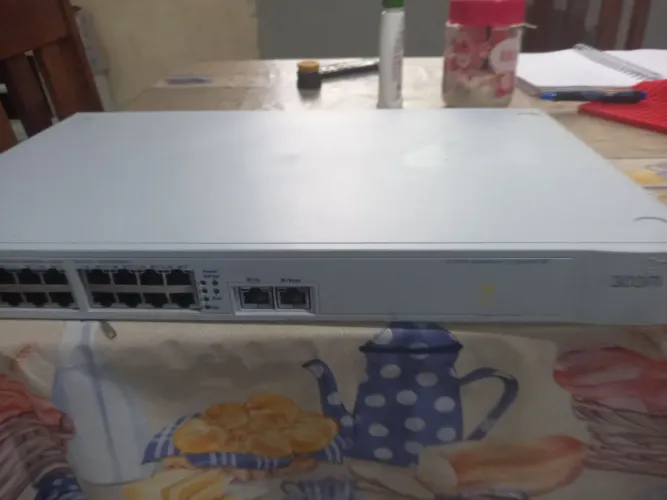 Vendo esse switch 26 portas 2 giga bits da 3com e 1 hp 24 e controlador