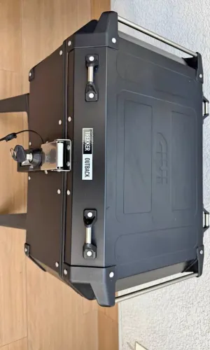 Baú GIVI TREKKER OUTBACK PRETO 58L (EXCELENTE ESTADO)