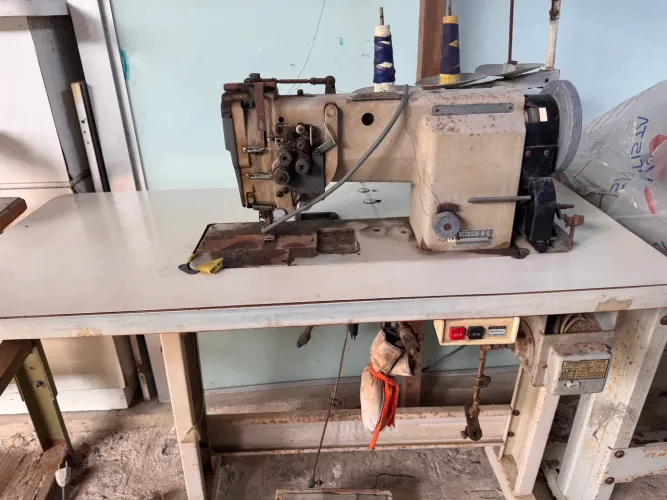 Máquina de costura Pesponto 2 agulhas, Lanmax, R$ 1.000,00