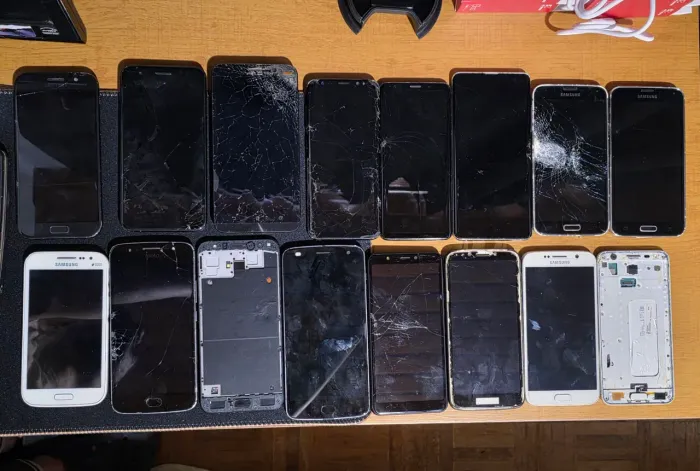 Lote de 34 celulares para concerto o retirada de peças