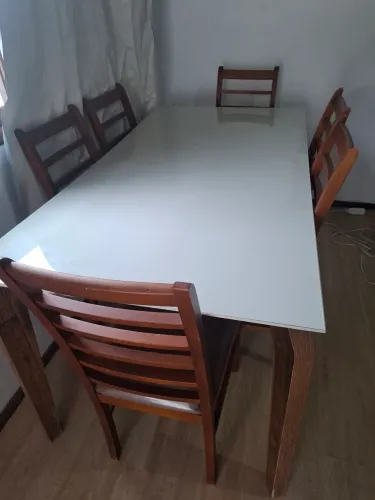 Vendo mesa com 6 cadeiras