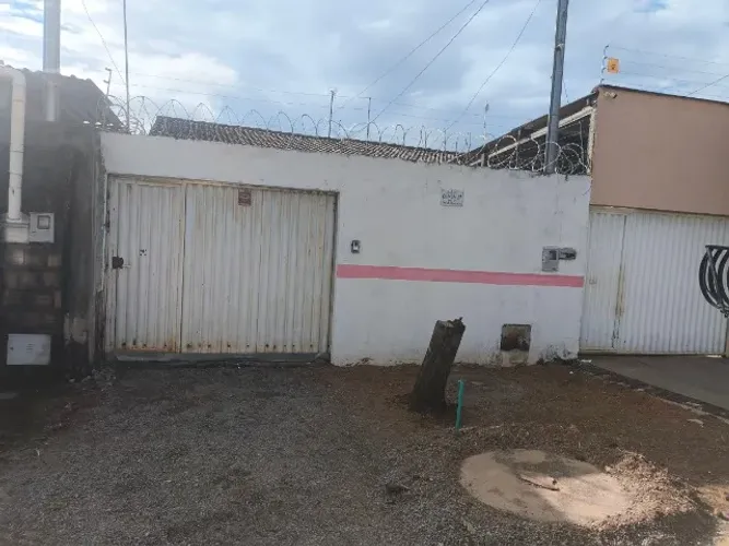 Alugo uma Casa de Dois Quartos no Parque Alvorada I Luziânia GO