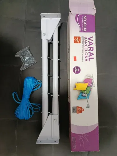 Varal retrátil de parede