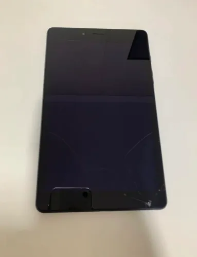 Samsung Galaxy Tab A8 2019 funcionando perfeitamente. Apenas a tela está trincada 