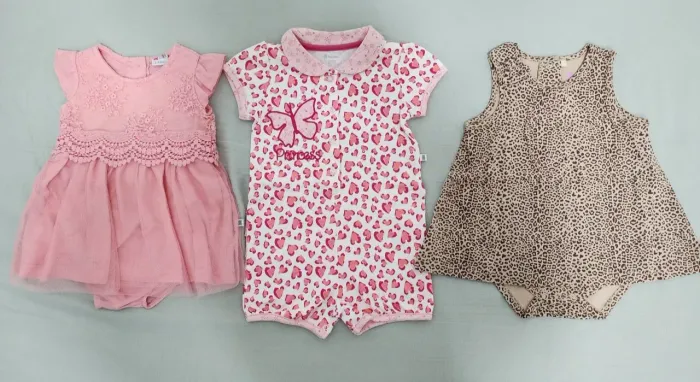 Vestido e macacão novos