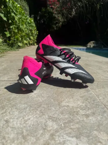 Chuteira Adidas Predator