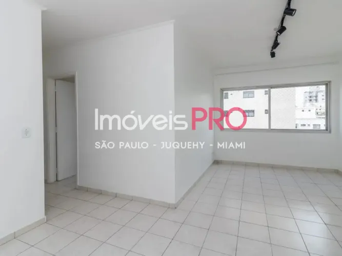 Apto em andar alto de 85m² com 3 dormitórios e 2 vagas em Moema.