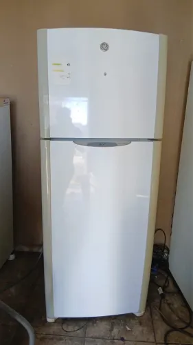Geladeira GE de gelo seco 460 litros em ótimo estado de conservação 