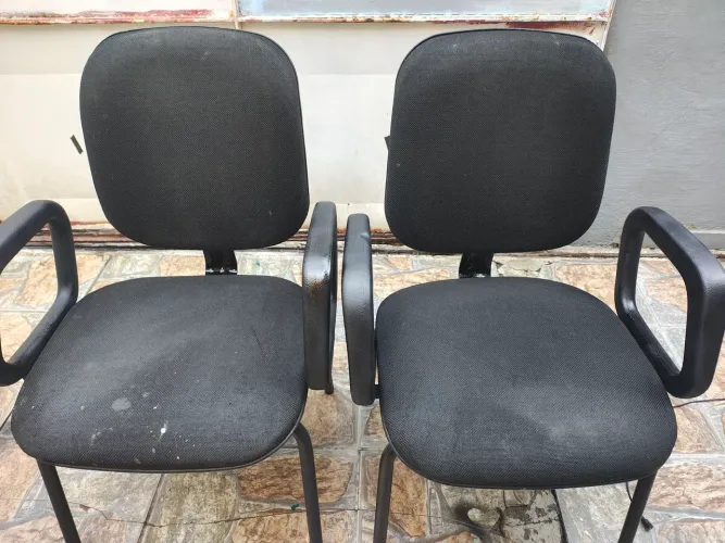 2 cadeiras em excelente estado.
