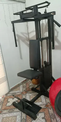 Peck deck - trabalho de peitoral e deltóide posterior - gym home