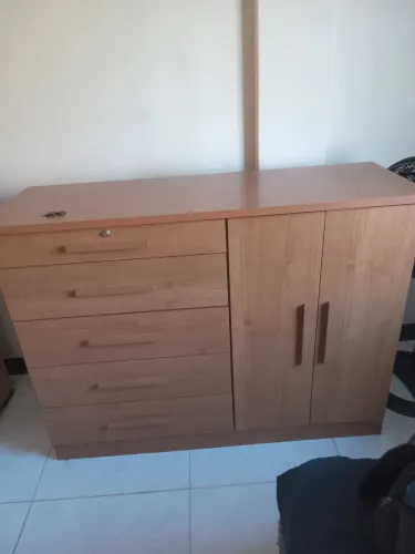 Cômoda de quarto, grande e resistente 