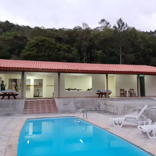 Imponente Sítio à Venda em Salesópolis-SP, Bairro Zona Rural: 3 Quartos, 1 Suíte, 2 Salas,