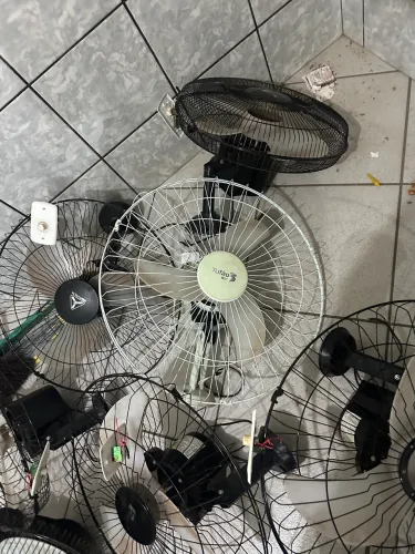 Vendo 7 ventiladores todos funcionando perfeitamente