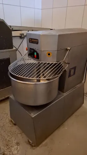 Vendo batederia planetária Industrial!