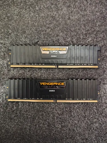 Memória RAM 64GB (2x32GB) Corsair Vengeance LPX 3200MHz CL16 - Excelente Estado