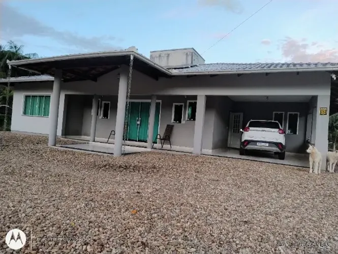 Linda casa com 180m2