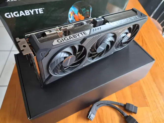 RTX 5070 12 GB GIGABYTE