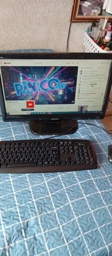 Computador completo monitor e placa de notebook atrás i3 8gb memória SSD 120 win10 wi-fi