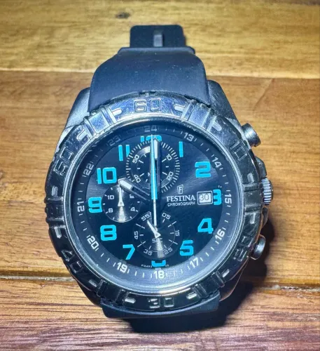 Relógio Festina detalhes Azuis
