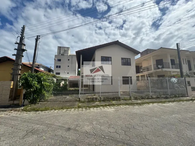 Casa Térrea com possibilidade de virar Pousada