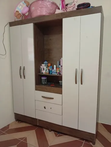 Vendo esse guarda-roupa não faço a entrega