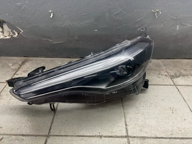 Farol Esquerdo Toyota Corolla Cross Led 2022 a 2026 Original híbrido