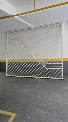 3 Portões de Ferro usados (peso aprox. 200kg) em bom estado para reaproveitamento