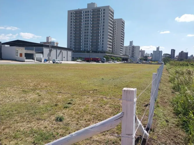 ? GRANDE OPORTUNIDADE: Terreno Comercial de Esquina no Centro de Tubarão/SC!