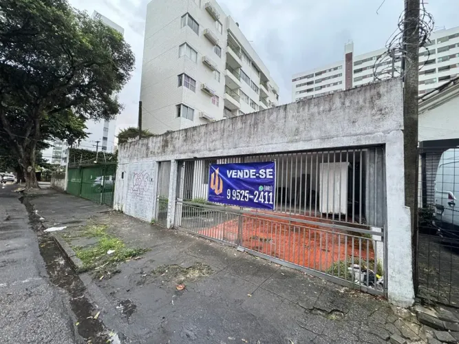 Área e galpão a venda com 300m no Bairro do Espinheiro
