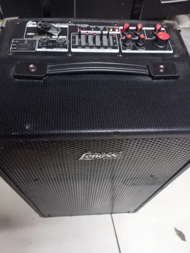 Caixa de som amplificada
