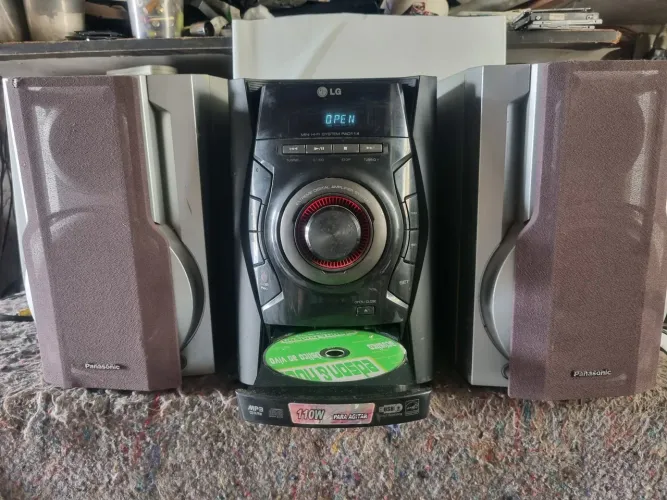 Mini System LG RAD114. Sem controle .110W RMS - Rádio AM/FM /USB tudo funcionando 