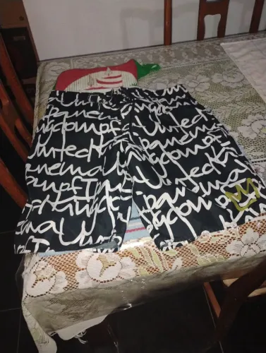Vendo uma bermuda de surf da marca osklen