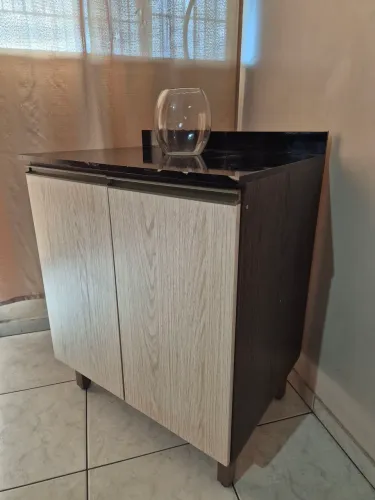 Vendo balcão, para cozinha ou sala de jantar.