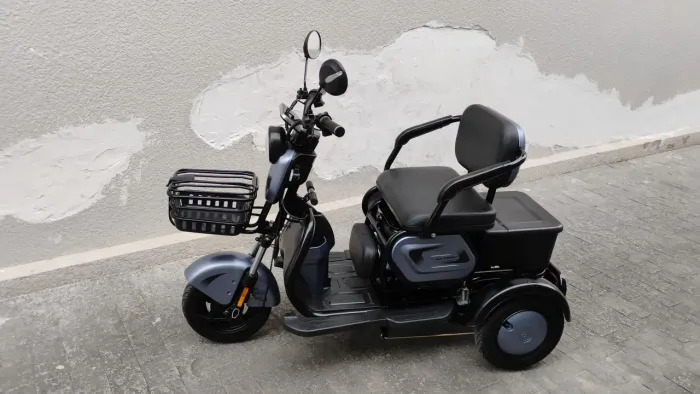 Triciclo elétrico seminovo