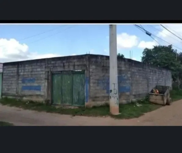 Vende-se terreno murado com portão de aço. Perto de posto de saúde,campo de futebol,pracin