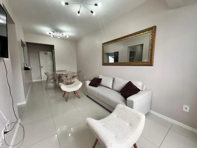 Vendo Apto no Ed.Skyville, c/ 2 quartos sendo 1 suíte, cozinha c/ modulados, banheiro soci