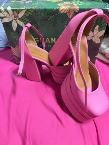 sandalia plataforma rosa tipo versace