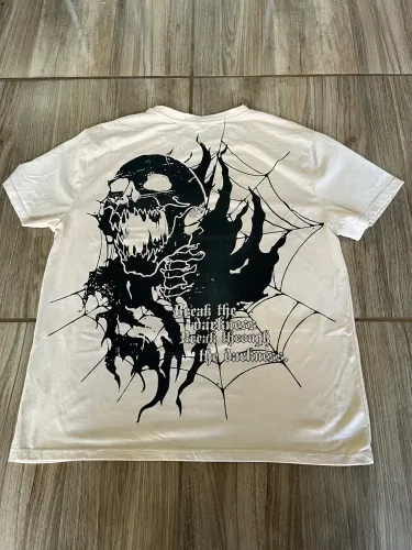 Camiseta darkness