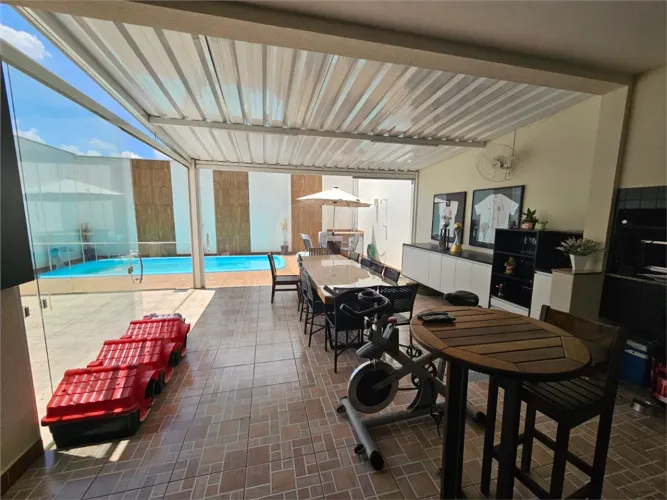 Sobrado à venda em Condomínio / 4 Dorms / 2 Suites / Sorocaba