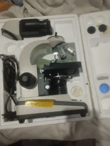 microscópio de biomedicina para quem estuda biomedicina novo na caixa