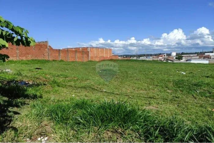 Terreno em Jardim do Bosque: 682m² de Oportunidade!
