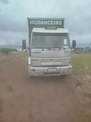 Caminhão toco bau