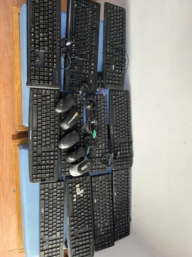 Lote teclados e mouses