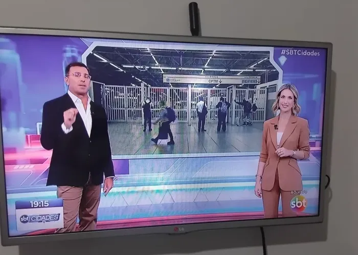 TV- LG 32° LED com Controle