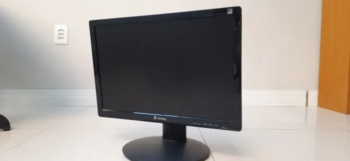 Monitor Giratório Itautec Lcd W1942pe 19 Polegadas Vga Dvi