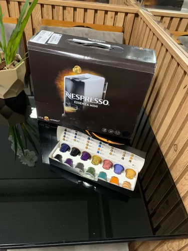 Cafeteira NESPRESSO